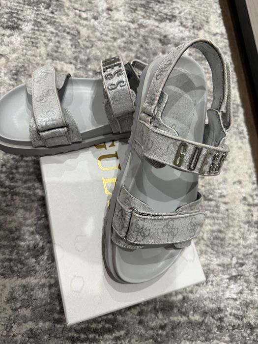 Дамски сандали Guess обувани веднъж като нови!
