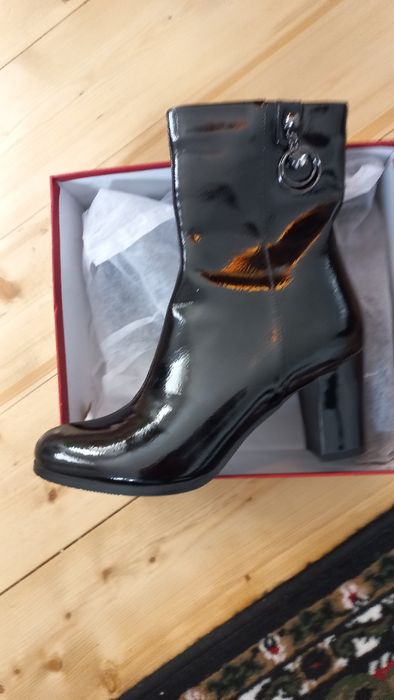 Продаются ботильоны