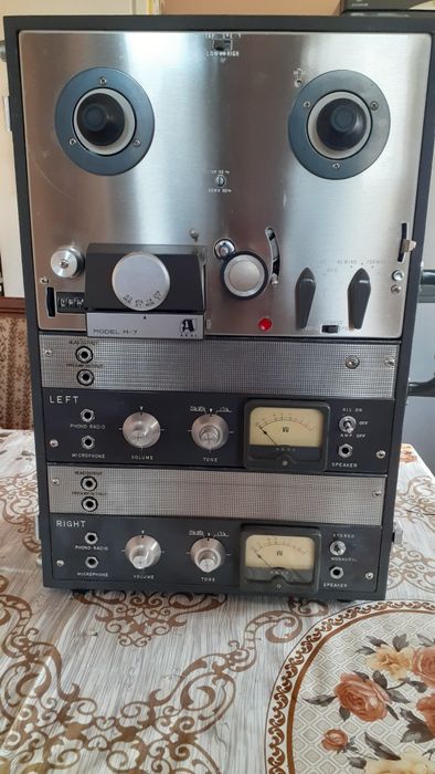 Akai M7 pe lampi la cutie (revox sony teac)