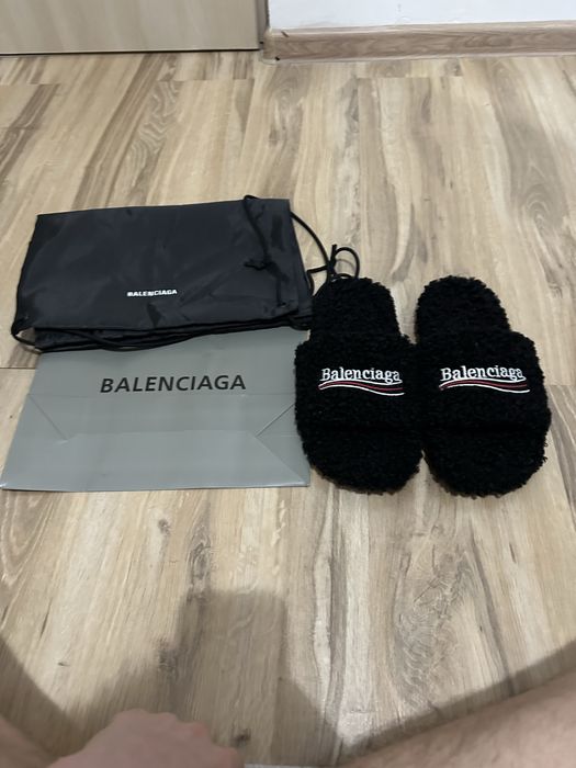 Balenciaga slides fur black