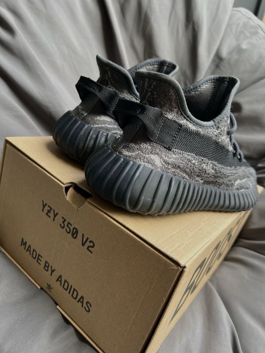 Yeezy Boost 350 V2 Dark Salt Adidas Unisex 39 1/3