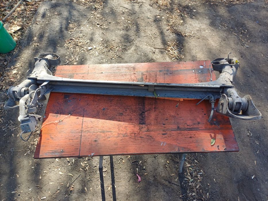 Пассат Б3 задняя балка