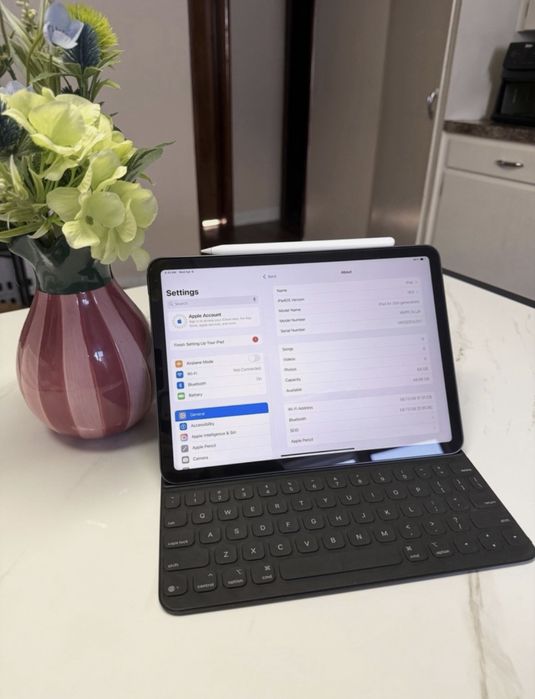 iPad Pro M1 + Smart Keyboard Folio + Apple pencil