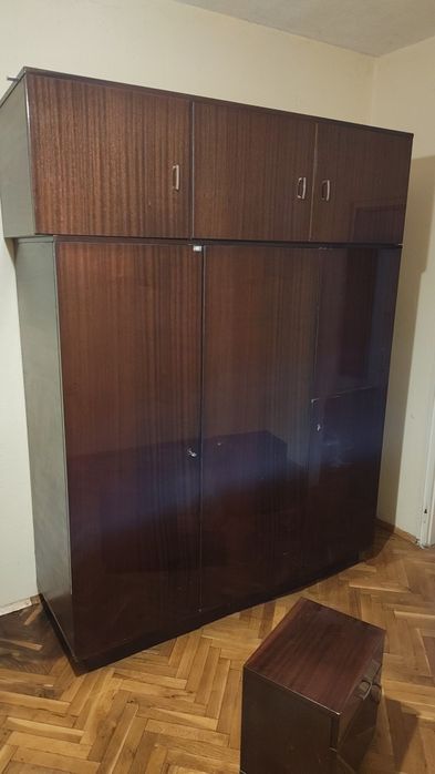 Гардероб с шкафчета