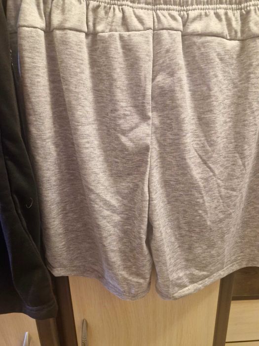 Продават се мъжки къси панталони