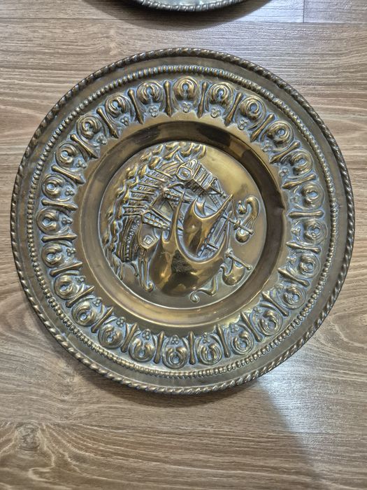 винтидж месингови релефни стенна чинии "Jenny Jones".