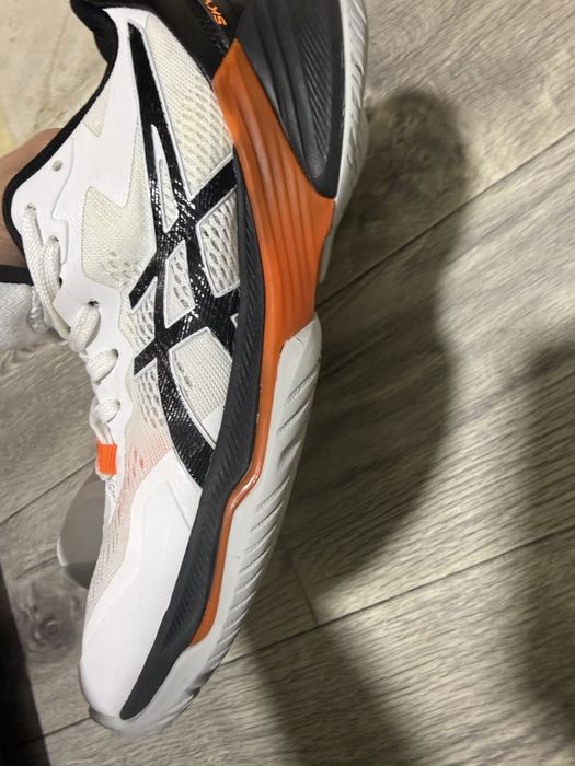 волейбольные кроссовки asics, срочно!!!