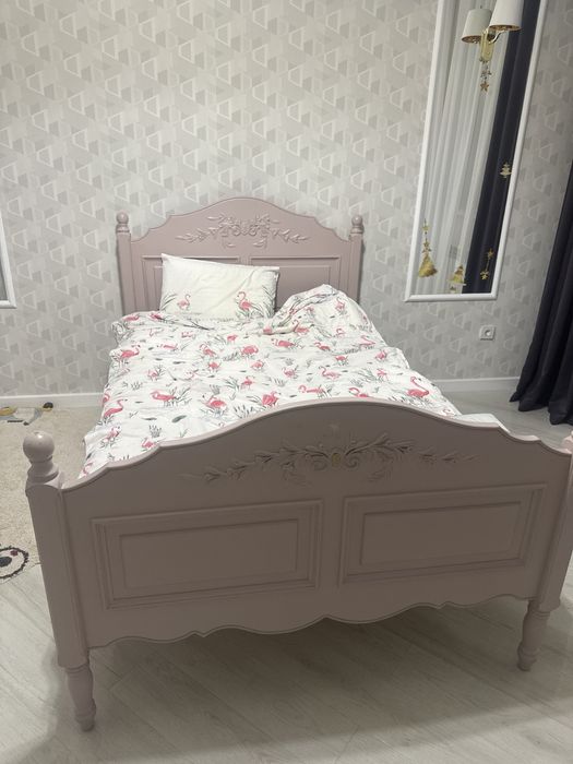 Продам 2 одинаковые кровати для девочек 120*190  с матрацом Аскона