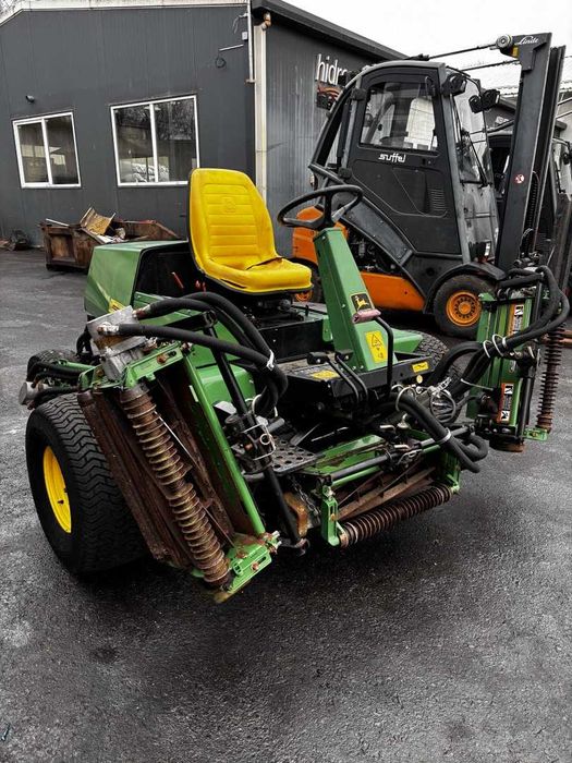 Mașină de tuns gazon profesională JOHN DEERE 3235A
