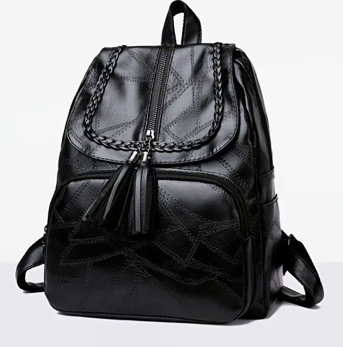 Елегантна дамска раница от еко кожа с модерен дизайн