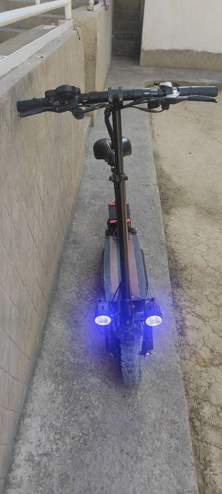 Самокат ва велосипед сотилади