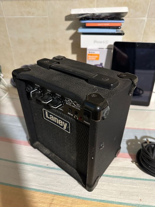 Vând amplificator de chitară laney.