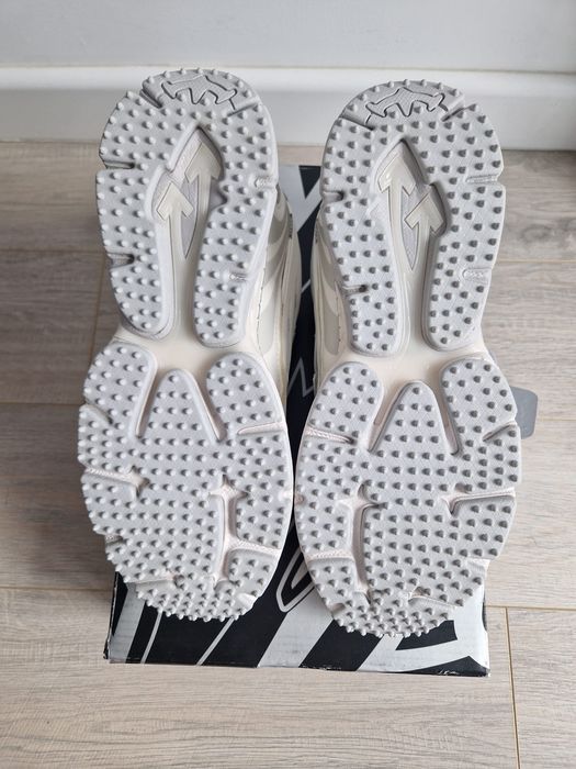 Pantofi sport Off-White - Albi - Marimea 42 - Noi