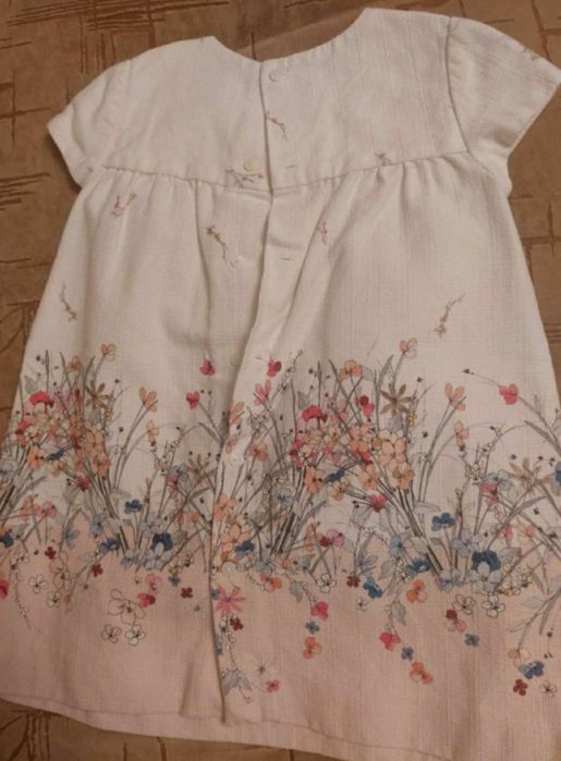 Rochie zara marime 98 pentru 2-3 ani. In stare foarte buna, ca noua.