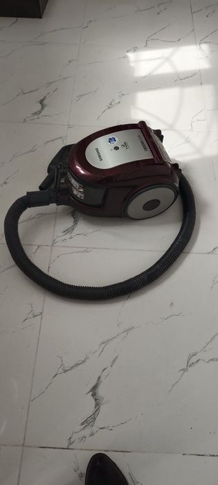 Пылесос бу в хорошем состоянии. Торг