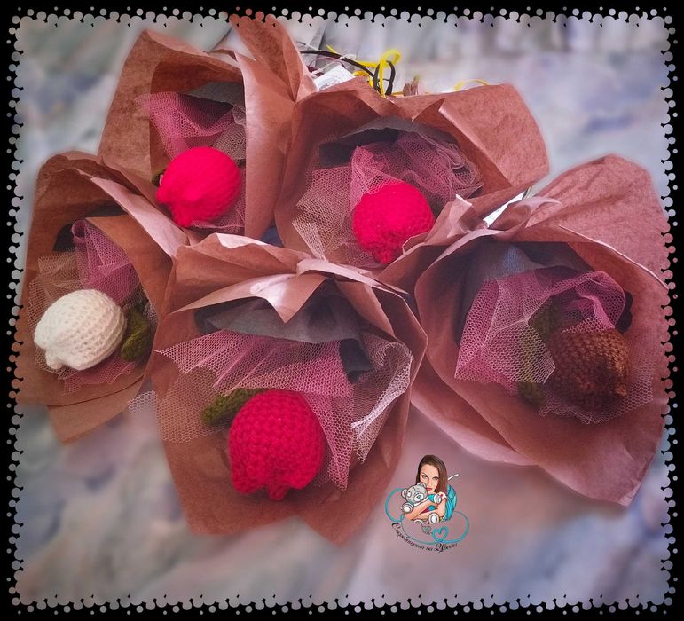 Плетени лалета в букет