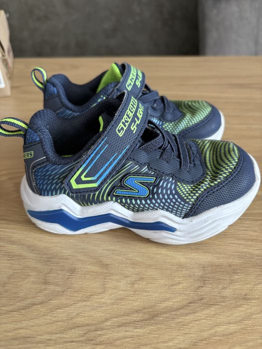 Детски светещи маратонки на Skechers