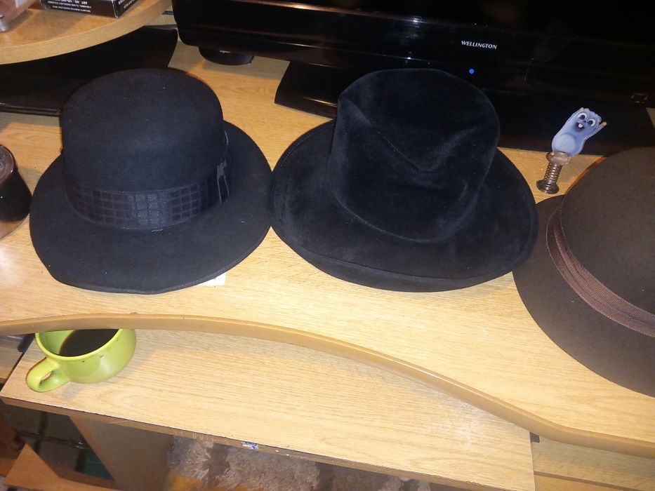 Set 4 palarii dama din catifea stare exceptionala.