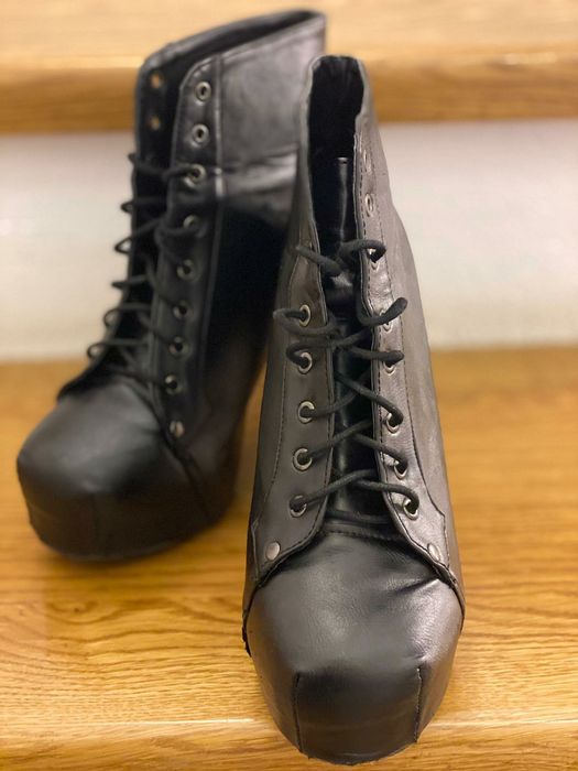 Vând ghete în stare foarte bună