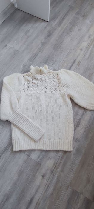 Блузки и жилетки в различни цветове