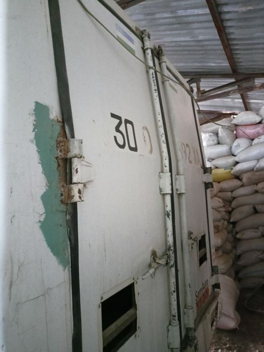 Isuzu. Юк машина