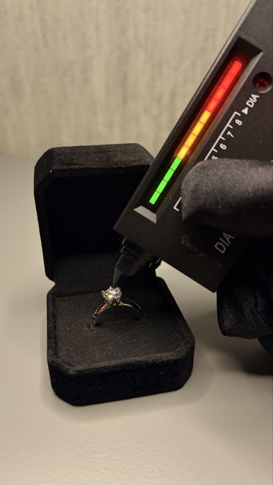 Годежен пръстен с moissanite VVS1, 1.0 карата.