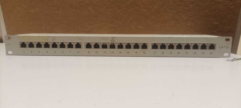 Patch панел с 24 порта - Cat 6 и Cat 5
