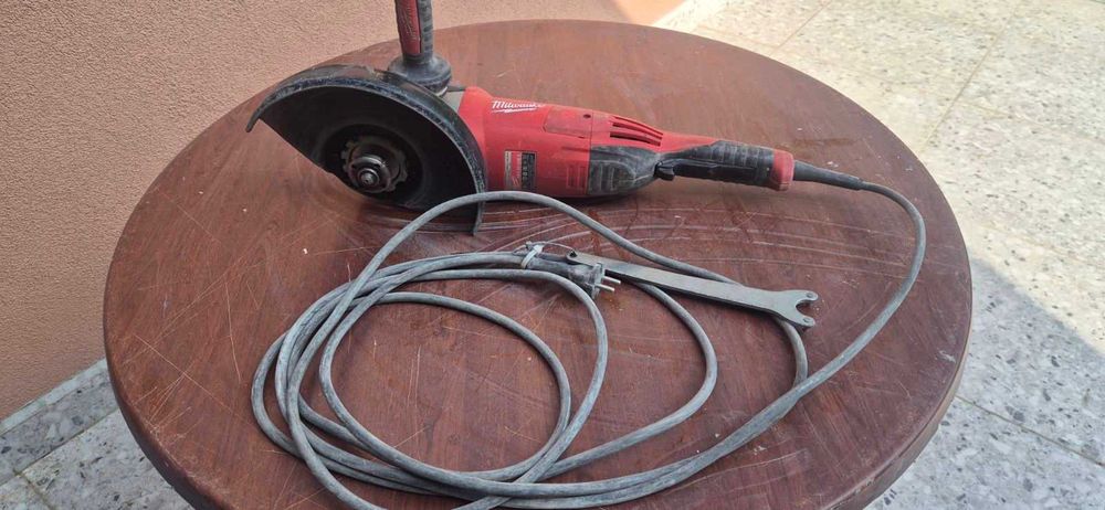 Електрически ъглошлайф Milwaukee  2200 W, 230 мм, 6600 об./мин, AGV 22-230 E