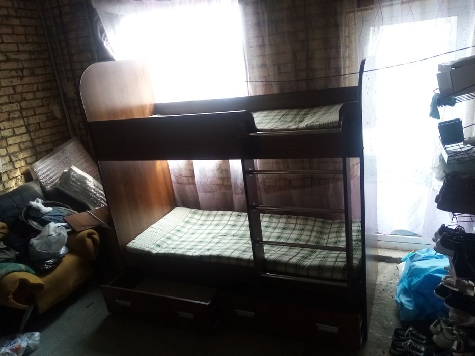 Продам двух яросную кровать.