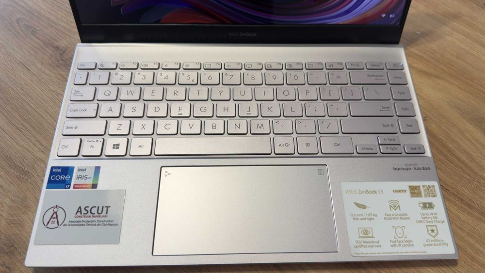 Laptop ASUS ZenBook 13 (UX325E)