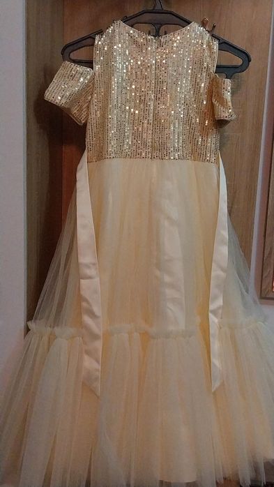 Rochie Tull și paiete