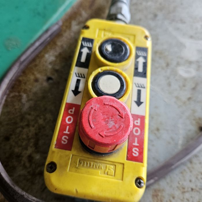 хидравлична рампа дължина 1000мм.ширина 800мм.височина 1150мм.