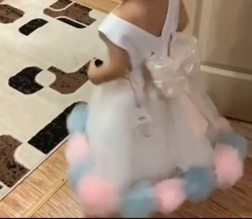 Платья 5000т каждое