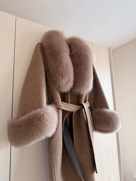 Палто Loro Piana с естествен косъм от лисица