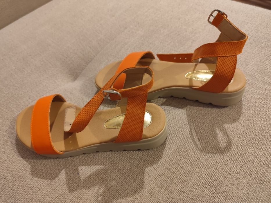 Vand sandale marimea 35