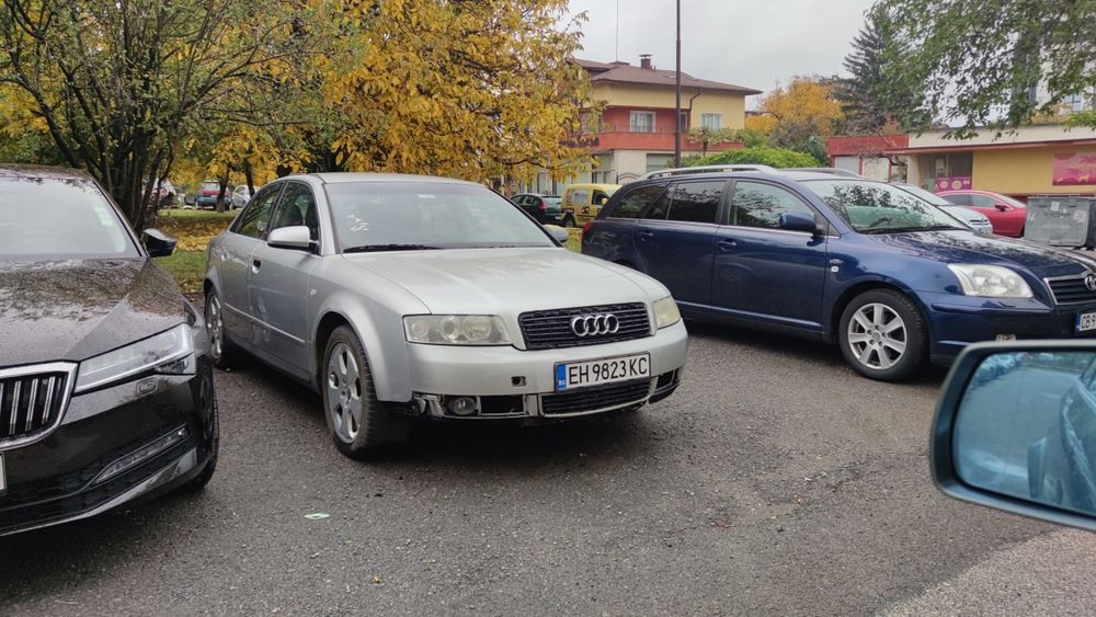 На части в движение е колата двигател и скорости добри ходова част