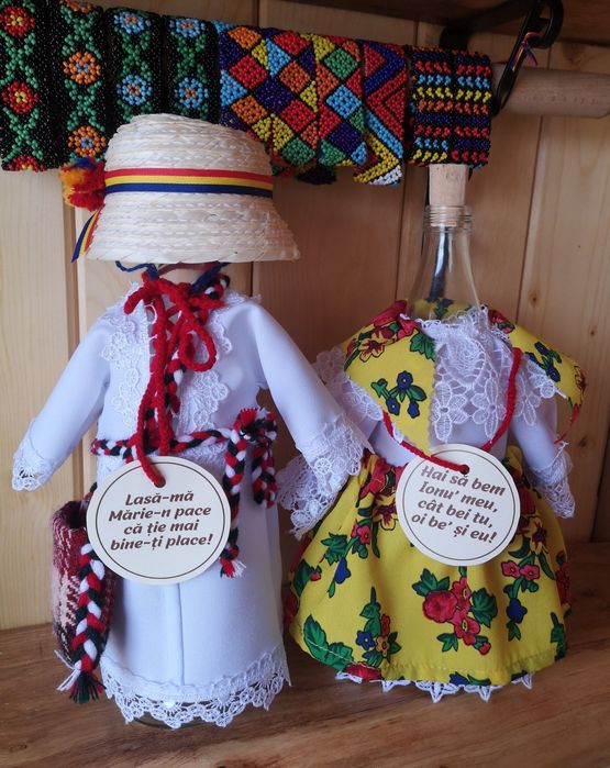 Sticle în straie populare/Set sticle în costum popular de Maramureș