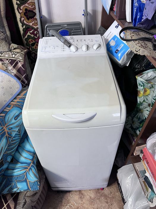Продам стиральную машинку индезит.