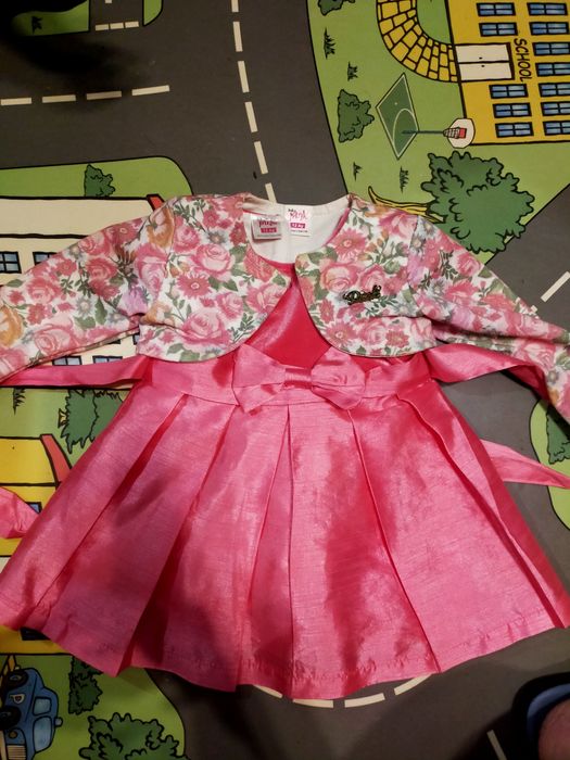 Продам платья на малышку до 1года