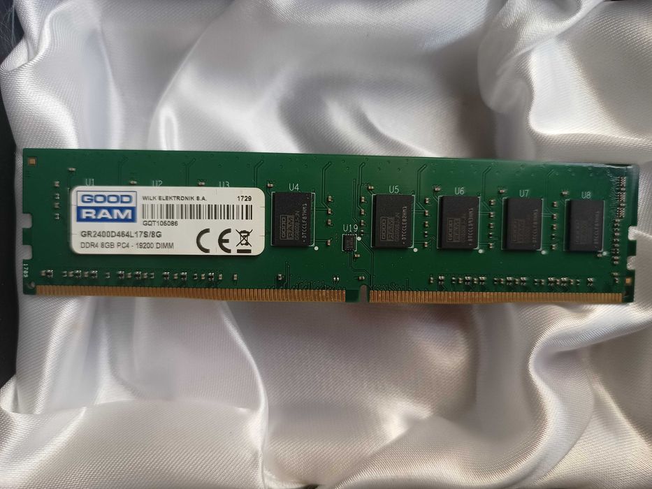 GOODRAM 8GB DDR4 2400MHz GR2400D464L17S/8G