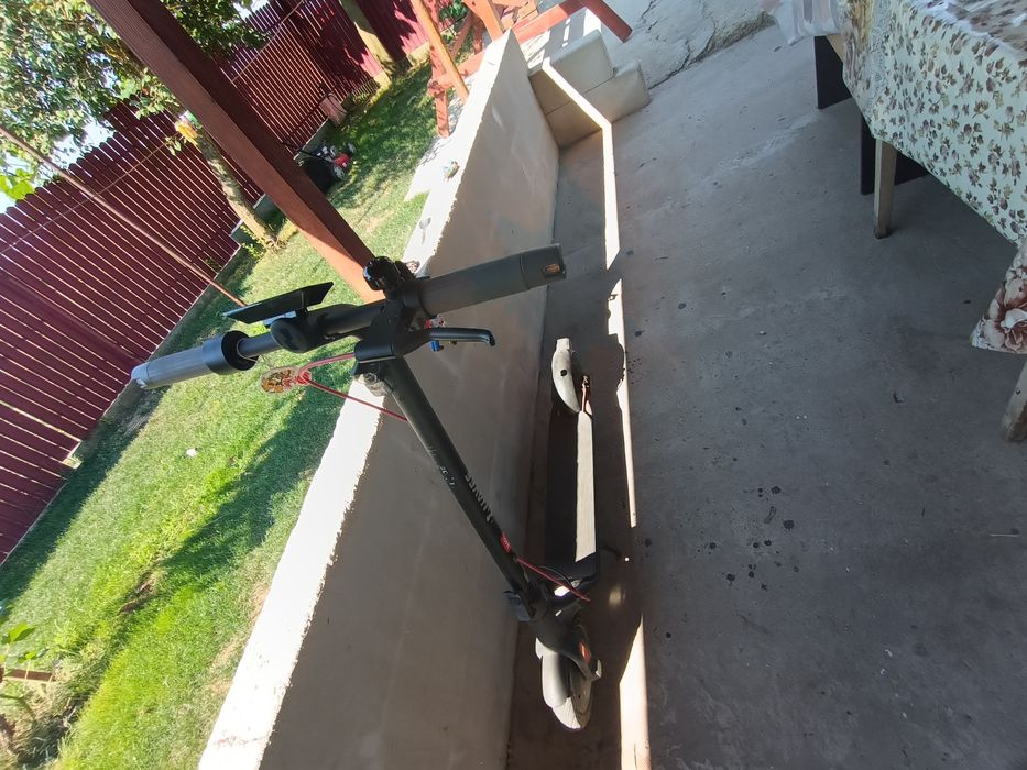 Vând trotineta navee v40i