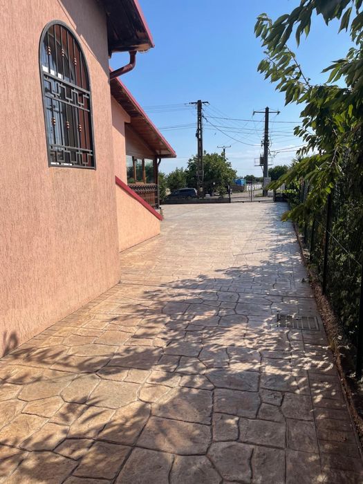 Vand casa  sat Garoafa