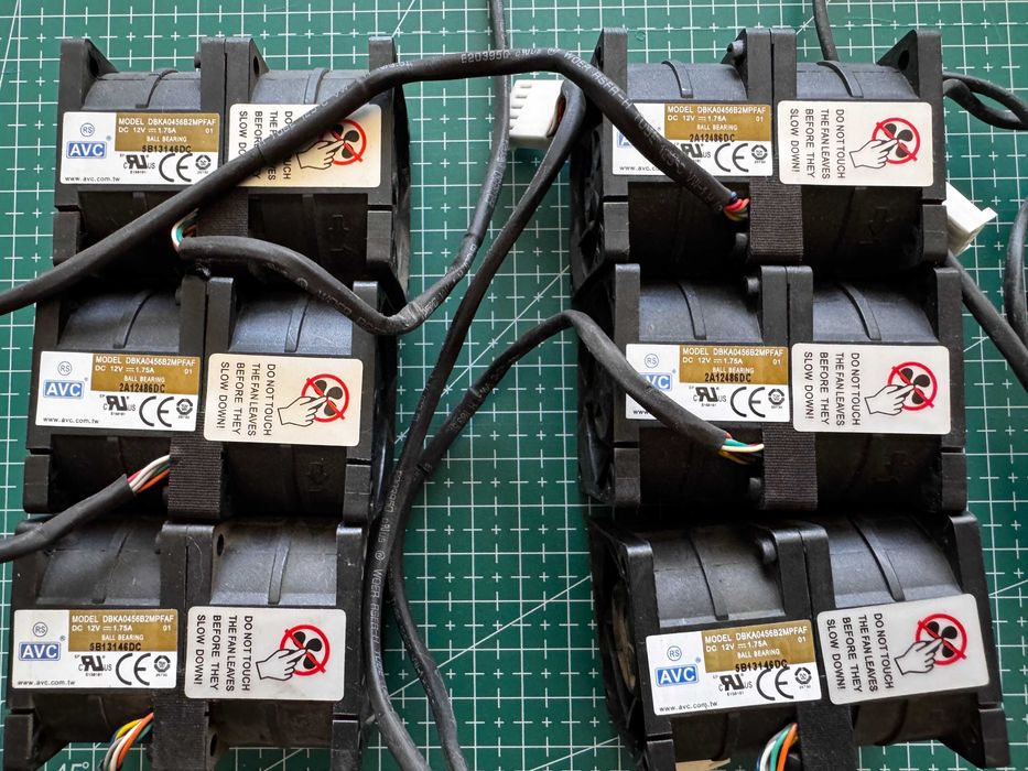 Ventilatoare server 40mm 12V - 4x simple la 0.66A / 6x duble la 1.75A