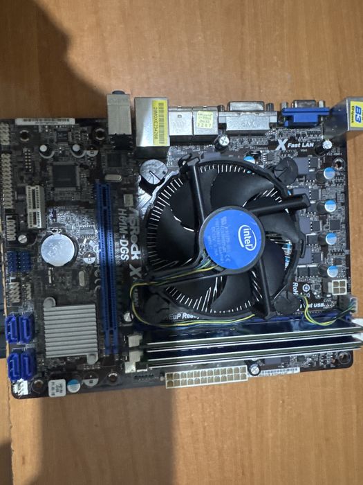 Продам Комплект ( материнка + проц + озу )