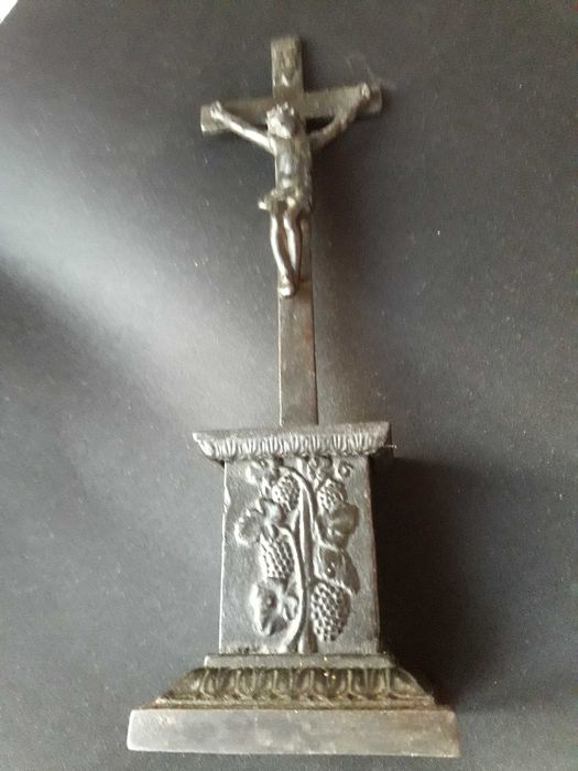Statueta religioasa veche din metal cu patina originala