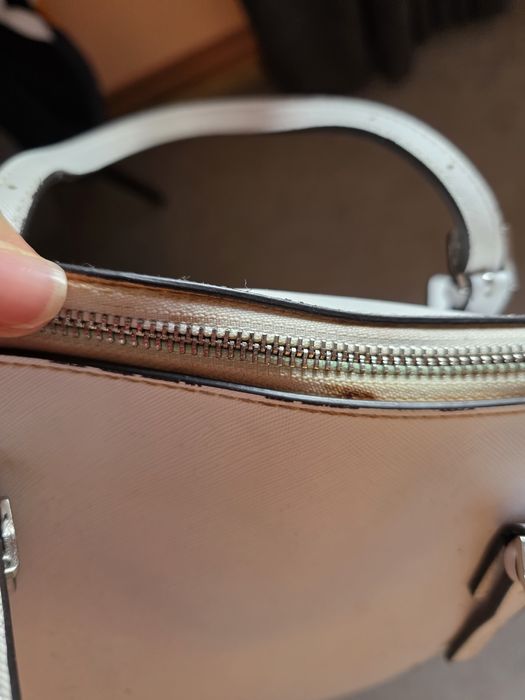 Guess бяла дамска чанта