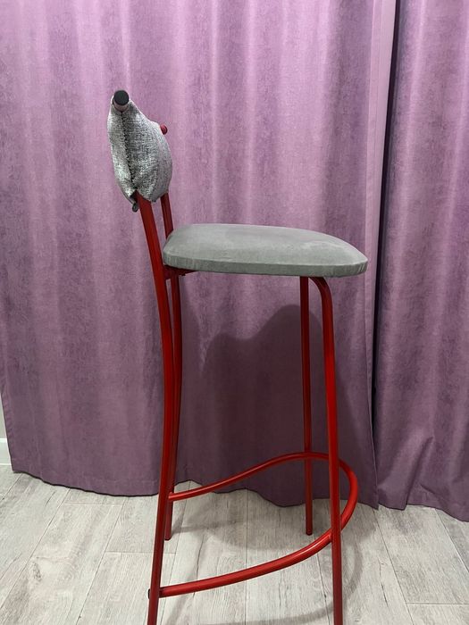 Продам высокий стул