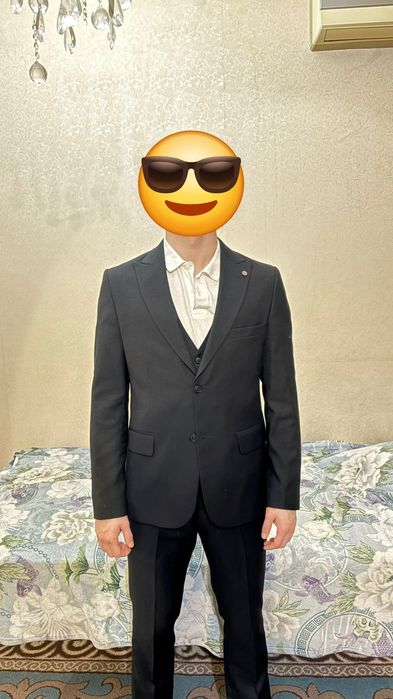 Костюм тройка чёрного цвета