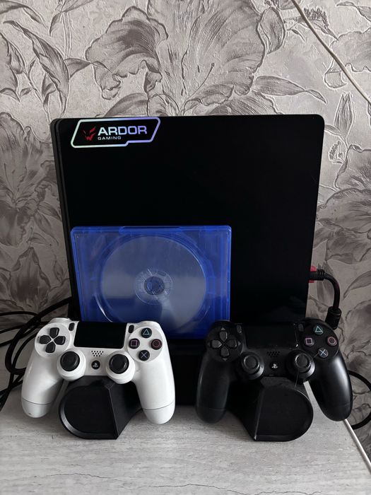 Продается PLAYSTATION 4 SLIM + PlayStation VR