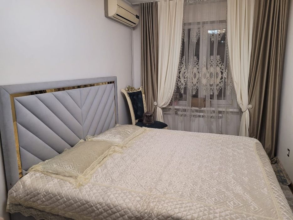 Срочно продам кровать с матрасом с связью переездом